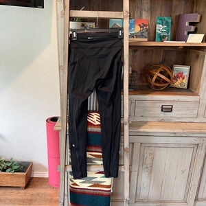 Lululemon womens break free tight size 4